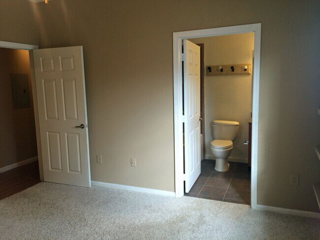 Building Photo - 2 Bedroom, 2 Bath Unit in the Bridgefield Condominiums Community, in Antelope.