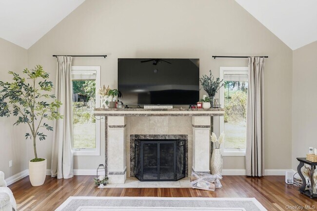 Building Photo - 45 Evergreen Ave