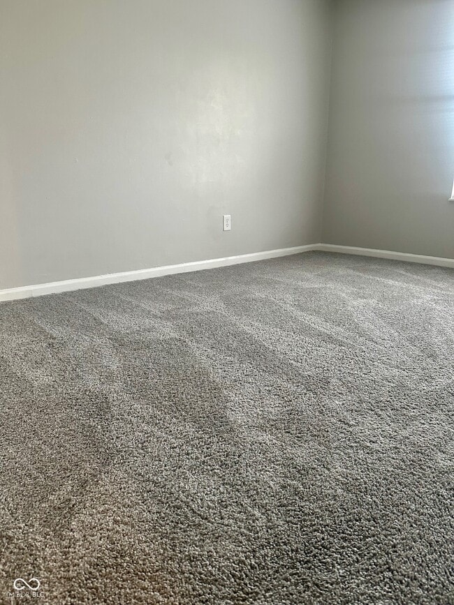 Building Photo - 5847 Lakeland Dr