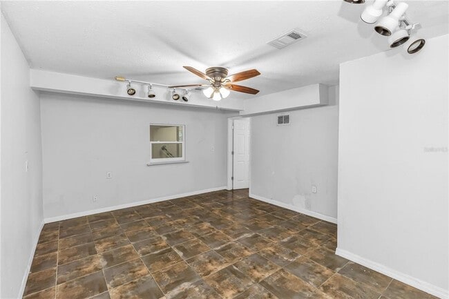 Building Photo - 8315 Village Green Rd