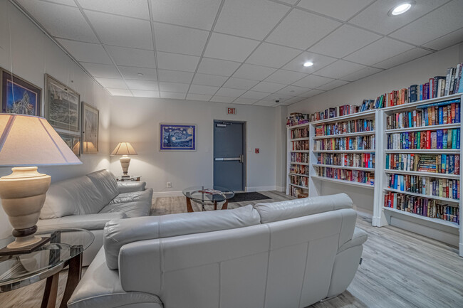 Building Photo - 405 N Ocean Blvd