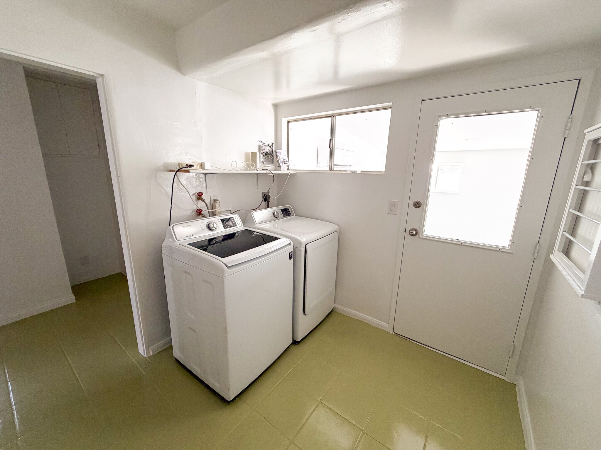 Building Photo - 925 Park Paseo