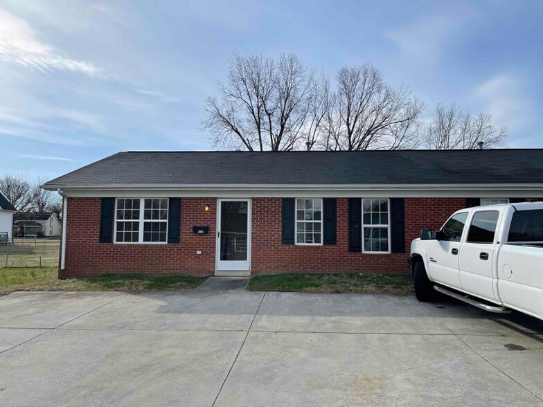 Building Photo - 425 Elmira St