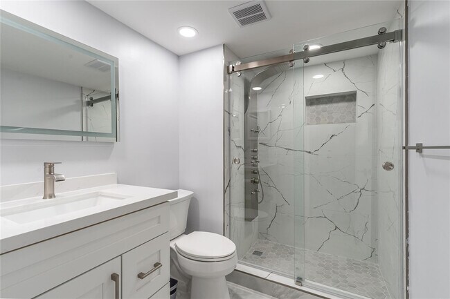 Building Photo - 9523 S Hollybrook Lake Dr