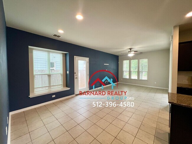Building Photo - **APPLICATION PENDING!**2 bed/2 bath in De...