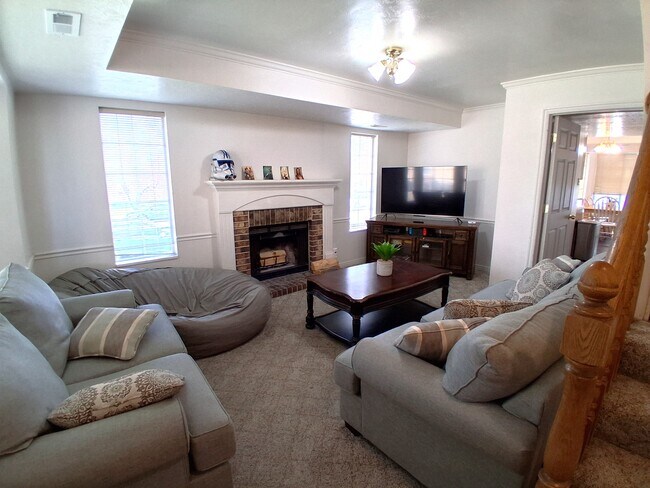 Building Photo - 565 N 300 E