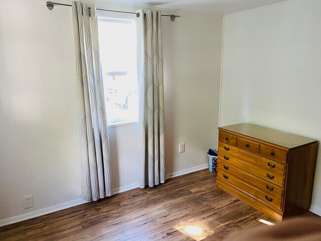 Building Photo - 1138 Briar Ave