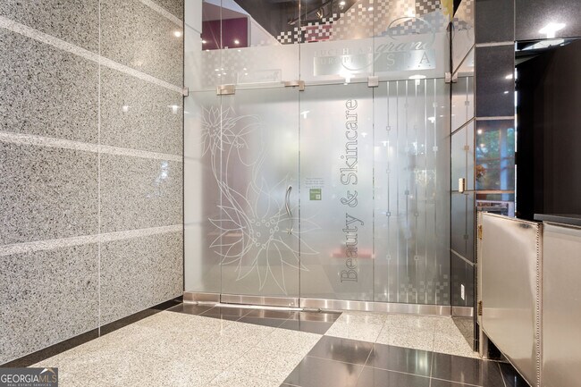 Building Photo - 3338 Peachtree Rd NE