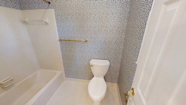 Building Photo - 4130 Knollcrest Cir N