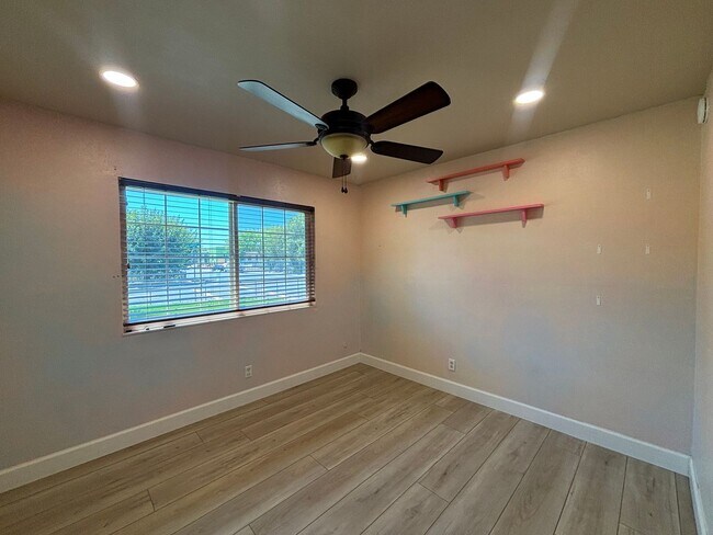 Building Photo - 401 Klamath Dr