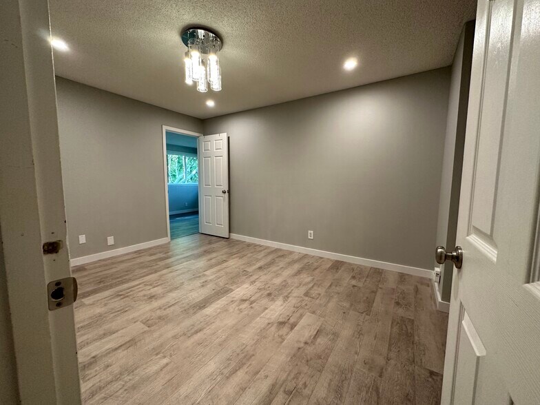 Building Photo - 1035 Delna Manor Ln