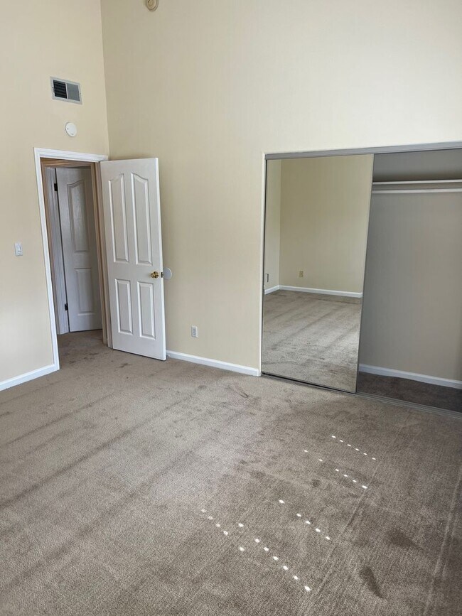 Building Photo - CAMPBELL - Executive 5 bedroom home in a desirable neighborhood