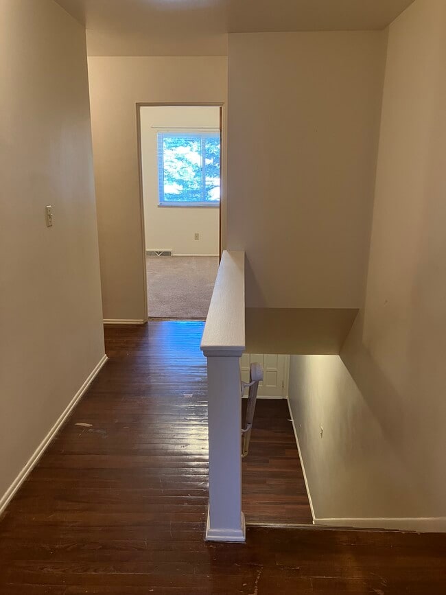 Building Photo - 1824 Cromwell Dr