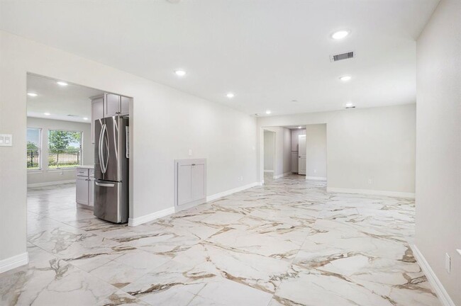 Building Photo - 7711 Antoine Dr