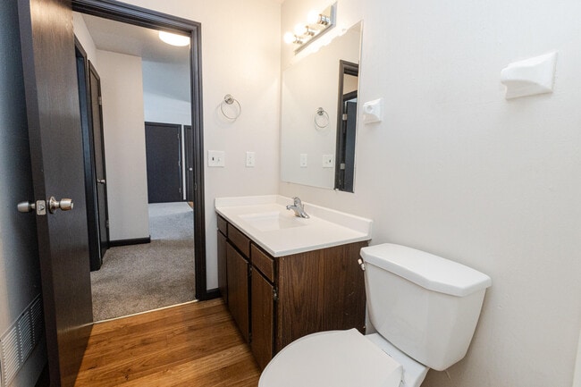 Building Photo - 721 Princeton Ct