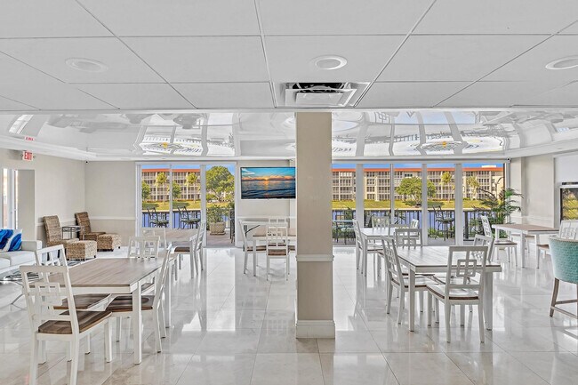 Building Photo - 1150 Hillsboro Mile