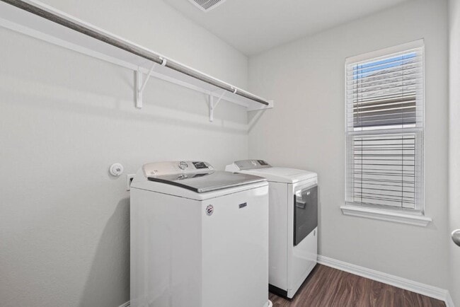 Building Photo - 115 Sawtooth Mountain Way