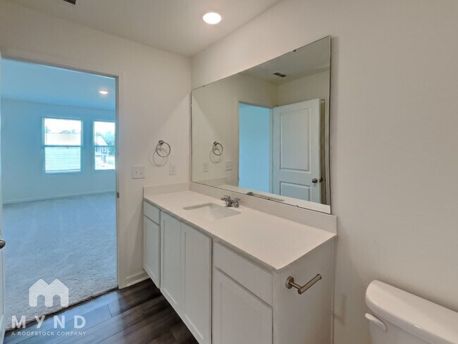 Building Photo - 1128 Centerview Dr