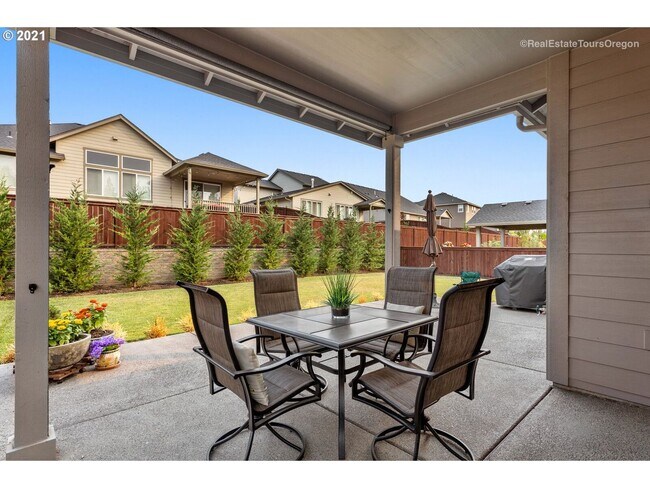 Building Photo - Stunning 3BD Home in Ridgefield!  Gourmet Kitchen & High End Finishes!