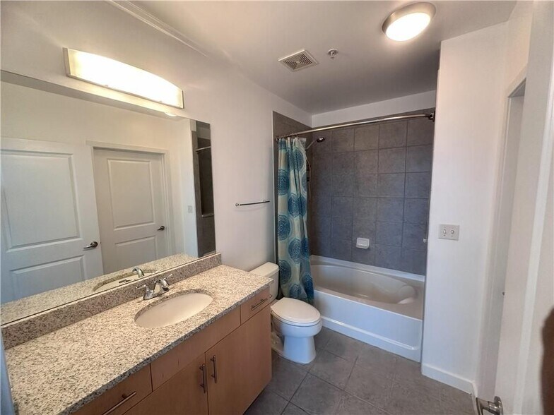 Building Photo - 400 W Peachtree St NW