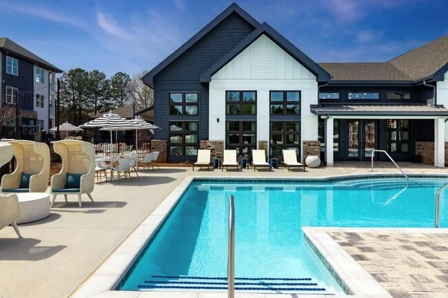 Building Photo - 5617 Oak St