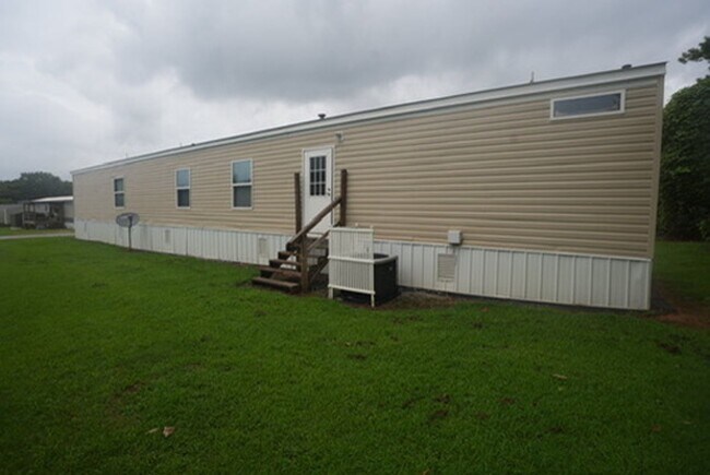 Building Photo - Spacious 2020 Clayton Home Awaits You just 1 mile to JSU!