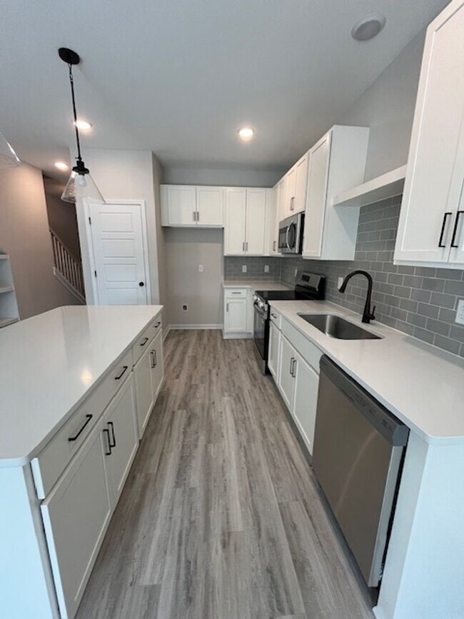 Building Photo - 8409 Paramount Point