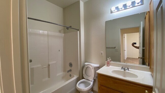 Building Photo - Rio Vista Single Story Home Available for Rent