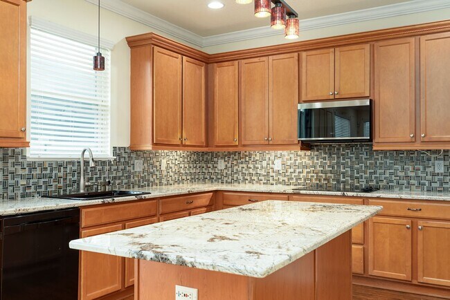 Building Photo - BEAUTIFUL UPDATED 4 bedroom home in great community!