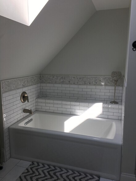 Master Bath - 2547 S Shore Dr