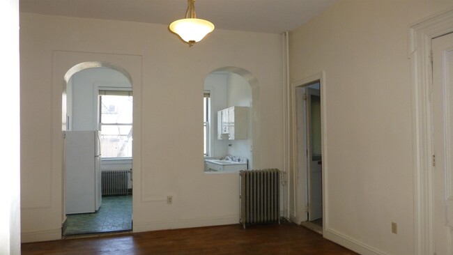 Building Photo - 236 Garden St