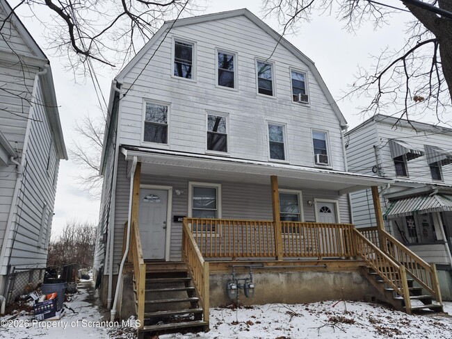 Building Photo - 124 Willow St