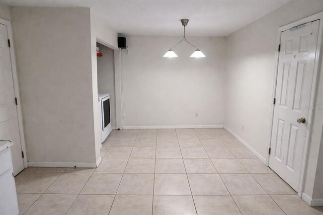 Building Photo - 6115 N Albany Ave