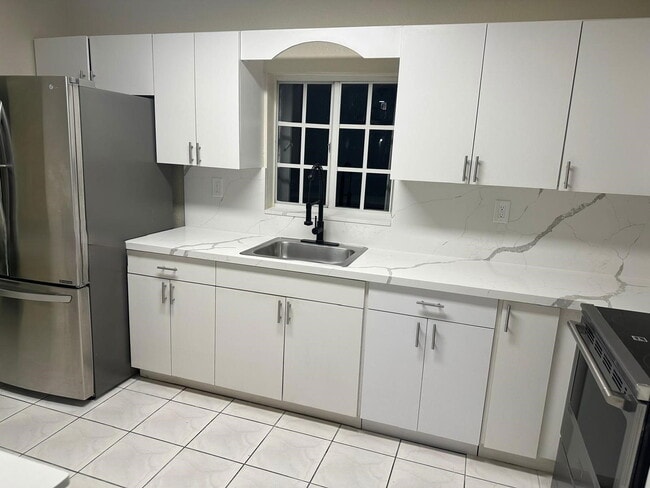 Building Photo - 7640 NW 182nd Terrace