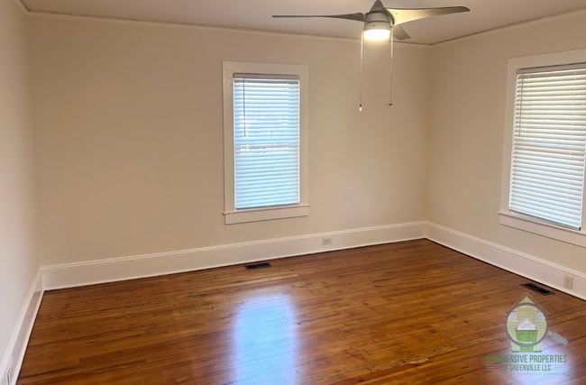 Building Photo - 25 W Main St