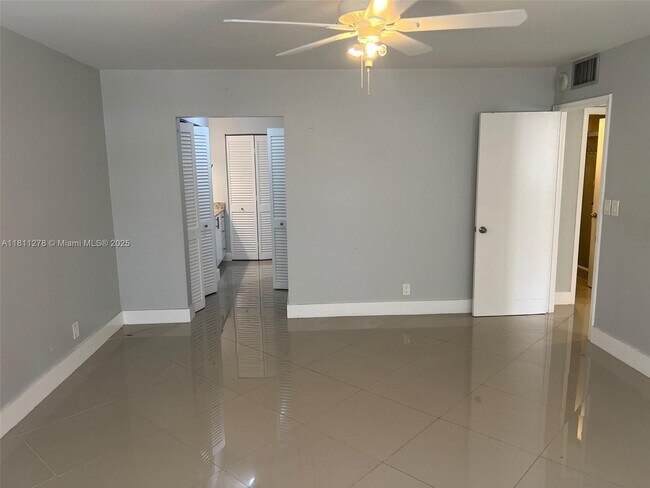 Building Photo - 1825 S Ocean Dr