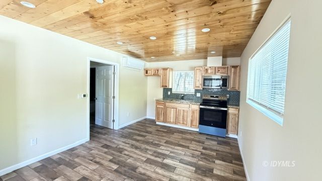 Building Photo - 1 bedroom home in center of town