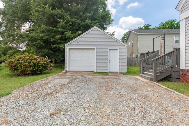 Building Photo - Welcome to this beautifully maintained 4-b...