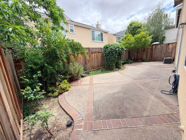 Building Photo - San Ramon Home Available Now!