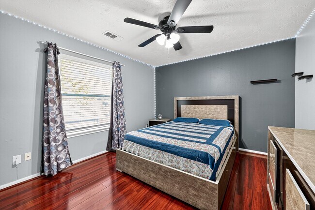 Building Photo - 2506 Parkhaven Dr