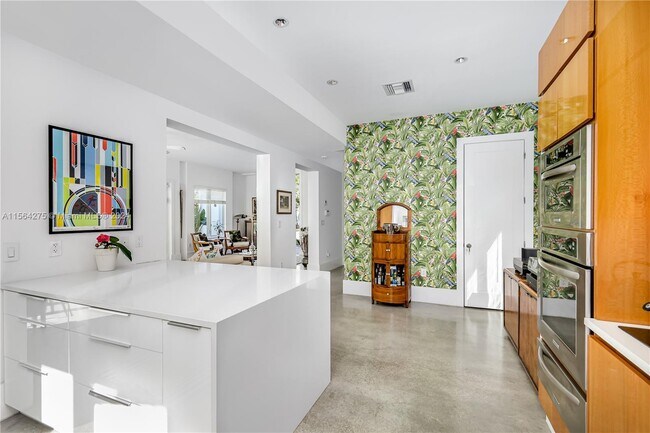 Building Photo - 696 NE 68th St