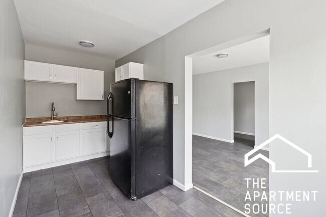 Building Photo - 6228 S Western Ave