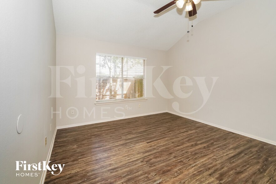 Building Photo - 21134 Western Valley Dr