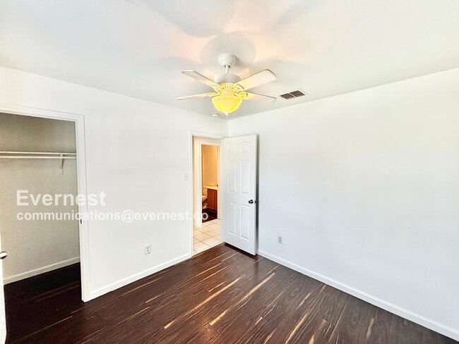 Building Photo - 12924 Kingsgate Dr