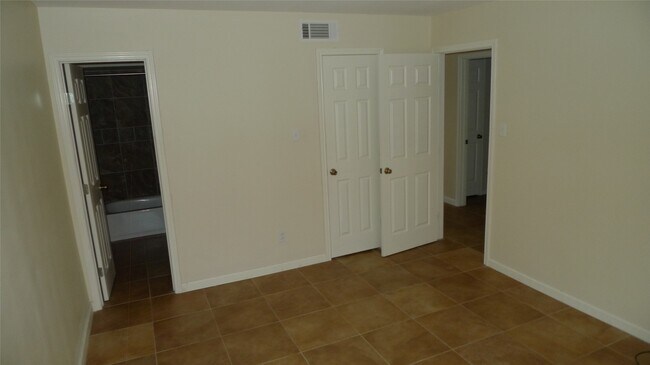 Building Photo - 16111 Aspenglen Dr