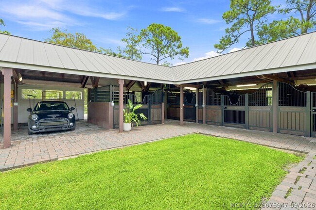 Building Photo - 14902 Paddock Dr