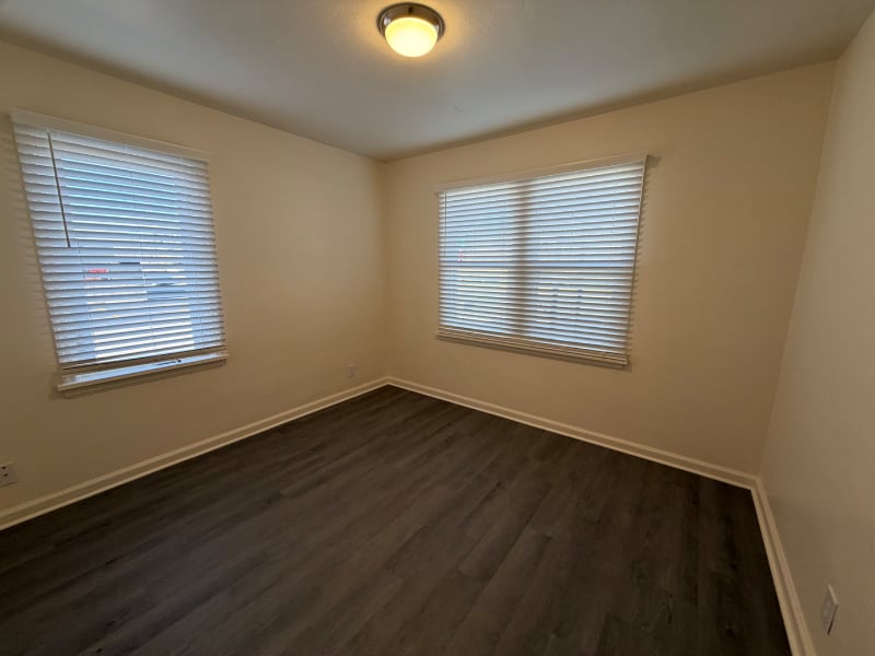 Building Photo - 820 Central Ave