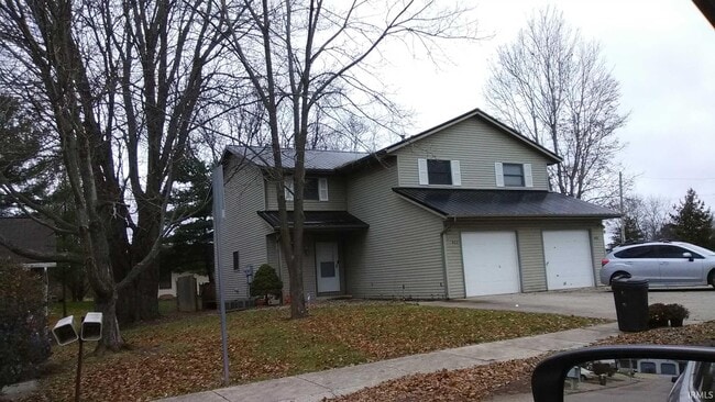 Building Photo - 402 S Village Ct