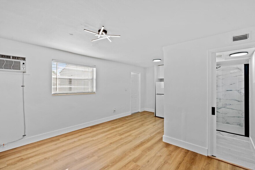 Building Photo - 1607 Hayes St