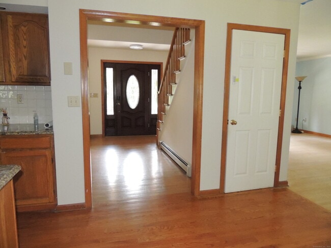 Building Photo - 12 Cardinal Ln